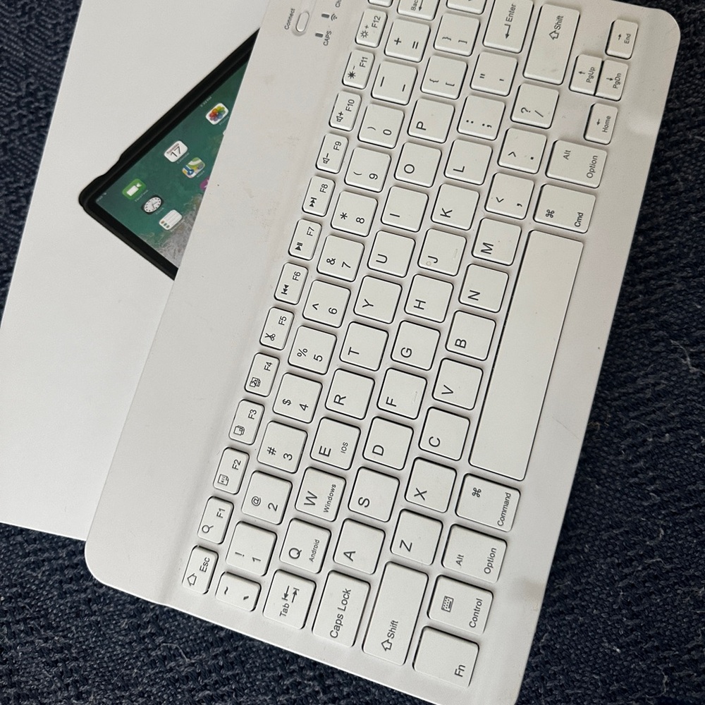 iPad Bluetooth keyboard